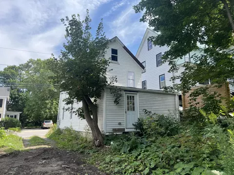 Exterior - 932 High St, Bath, ME 04530 photo 3 of 4