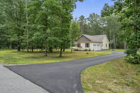 4 Huckleberry Ln, Kennebunk, ME 04043