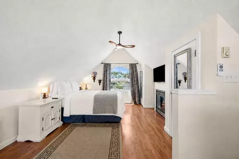 Bedroom - 113 Perkins Cove Rd, Ogunquit, ME 03907 photo 1 of 5