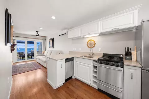 Kitchen - 113 Perkins Cove Rd, Ogunquit, ME 03907 photo 2 of 4