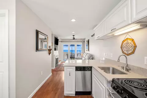 Kitchen - 113 Perkins Cove Rd, Ogunquit, ME 03907 photo 4 of 4