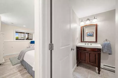 Bath - 113 Perkins Cove Rd, Ogunquit, ME 03907 photo 2 of 3
