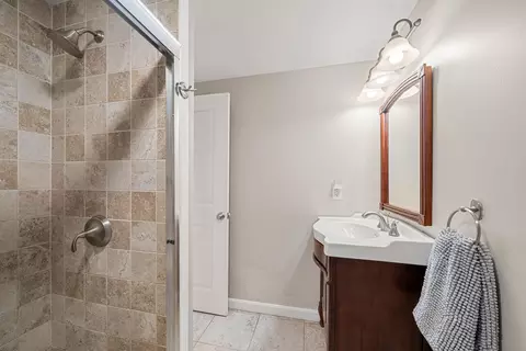 Bath - 113 Perkins Cove Rd, Ogunquit, ME 03907 photo 3 of 3