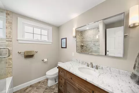 Bath - 115 Perkins Cove Rd, Ogunquit, ME 03907 photo 2 of 6