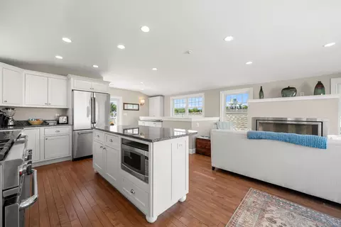 Kitchen - 115 Perkins Cove Rd, Ogunquit, ME 03907 photo 5 of 9