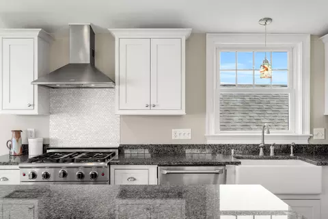 Kitchen - 115 Perkins Cove Rd, Ogunquit, ME 03907 photo 3 of 9