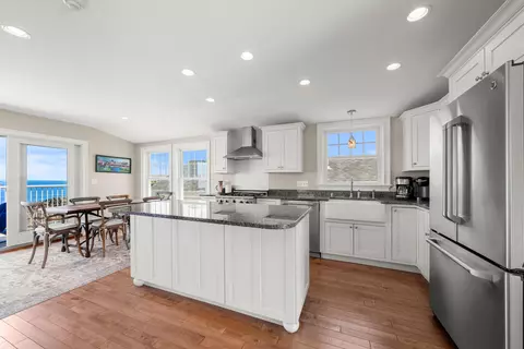 Kitchen - 115 Perkins Cove Rd, Ogunquit, ME 03907 photo 2 of 9