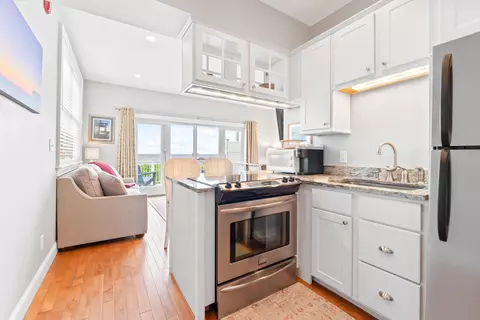 Kitchen - 115 Perkins Cove Rd, Ogunquit, ME 03907 photo 7 of 9