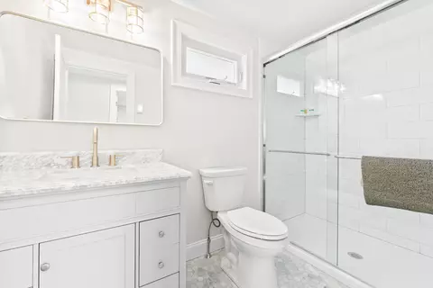 Bath - 117 Perkins Cove Rd, Ogunquit, ME 03907 photo 2 of 2