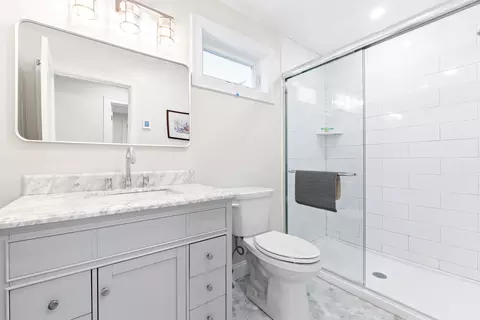 Bath - 117 Perkins Cove Rd, Ogunquit, ME 03907 photo 1 of 2