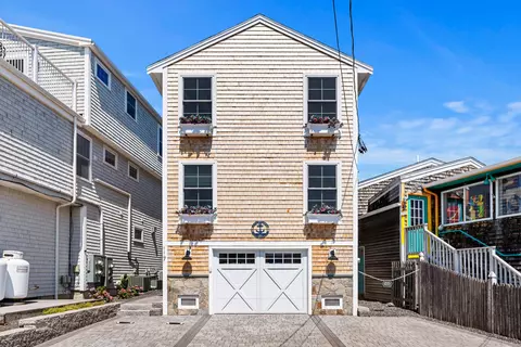 117 Perkins Cove Rd, Ogunquit, ME 03907