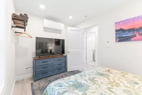 Bedroom - 117 Perkins Cove Rd, Ogunquit, ME 03907 photo 2 of 8