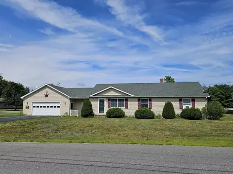 4 Robin Ct, Skowhegan, ME 04976