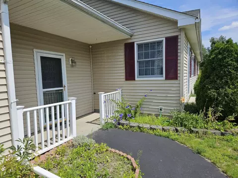 4 Robin Ct, Skowhegan, ME 04976