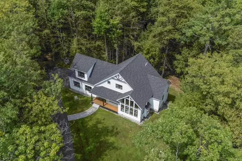 4 Red Oak Dr, Falmouth, ME 04105