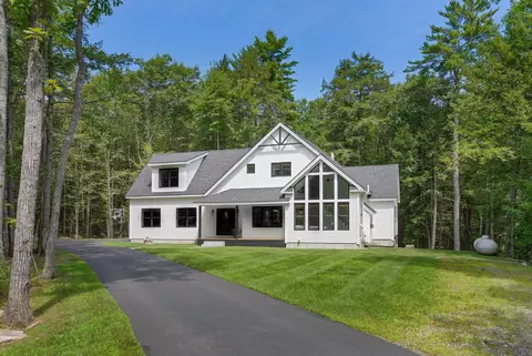 4 Red Oak Dr, Falmouth, ME 04105