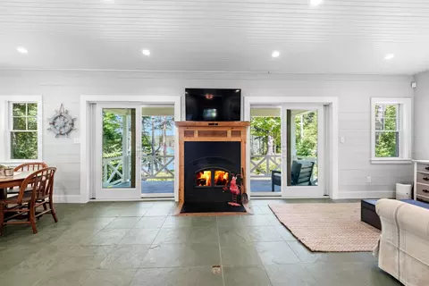 Living - 32 Ocean Ridge Rd, Cushing, ME 04563 photo 3 of 4