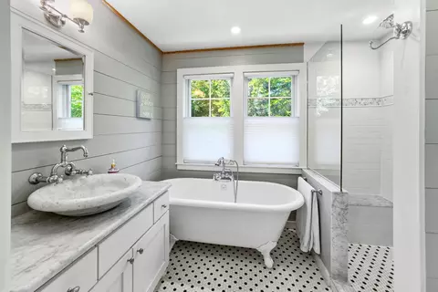 Bath - 32 Ocean Ridge Rd, Cushing, ME 04563 photo 1 of 2