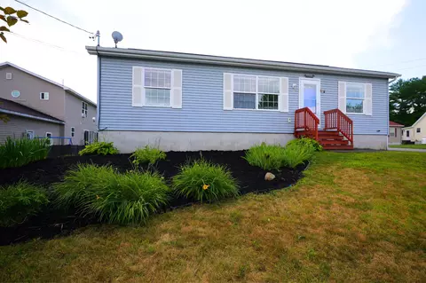 17 Judith St, Lewiston, ME 04240