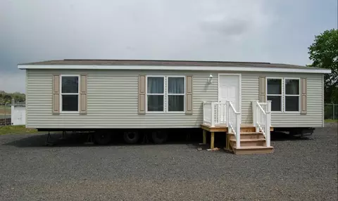 890 Hostile Valley Rd, Palermo, ME 04354