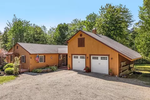 18 Wabenaki Dr, Northport, ME 04849