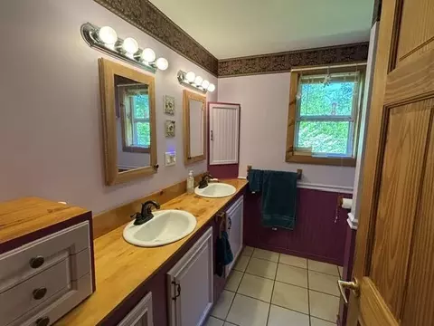 Bath - 928 Main St, Wayne, ME 04284 photo 1 of 2