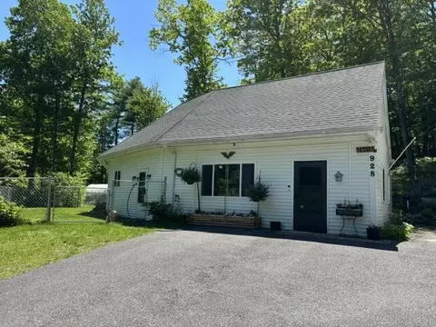 Exterior - 928 Main St, Wayne, ME 04284 photo 2 of 26