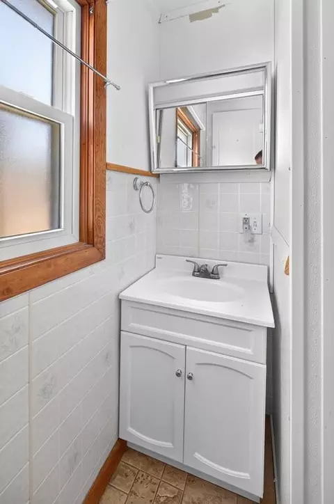 Bath - 205 Bowdoin St, Millinocket, ME 04462 photo 1 of 3