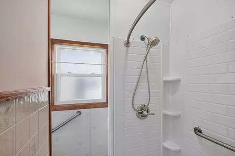 Bath - 205 Bowdoin St, Millinocket, ME 04462 photo 3 of 3