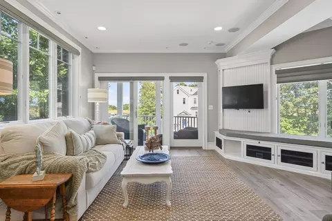 Living - 21 Beach Plum Ln, Ogunquit, ME 03907 photo 2 of 4