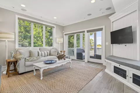 Living - 21 Beach Plum Ln, Ogunquit, ME 03907 photo 1 of 4
