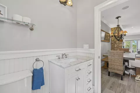 Bath - 21 Beach Plum Ln, Ogunquit, ME 03907 photo 4 of 7