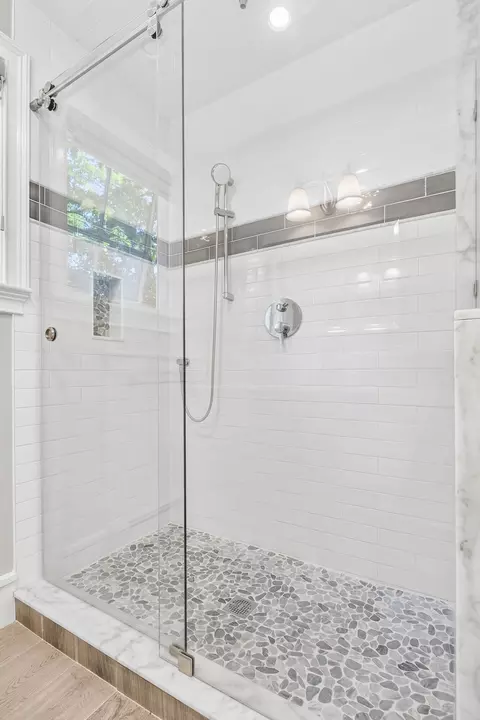Bath - 21 Beach Plum Ln, Ogunquit, ME 03907 photo 2 of 7