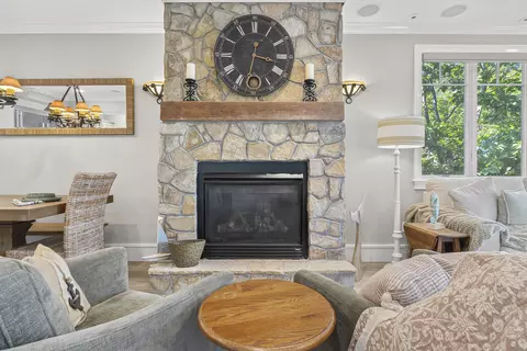 Living - 21 Beach Plum Ln, Ogunquit, ME 03907 photo 3 of 4