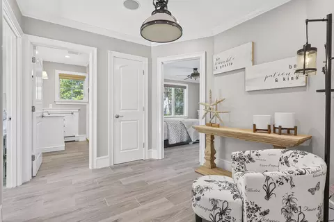 Entry Way - 21 Beach Plum Ln, Ogunquit, ME 03907 photo 3 of 7