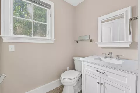 Bath - 21 Beach Plum Ln, Ogunquit, ME 03907 photo 3 of 7