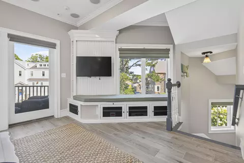 Entry Way - 21 Beach Plum Ln, Ogunquit, ME 03907 photo 5 of 7