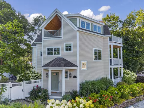 Exterior - 21 Beach Plum Ln, Ogunquit, ME 03907 photo 2 of 18