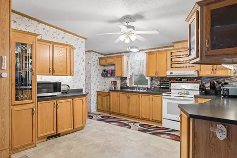 Kitchen - 254 Varney Mill Rd, Windham, ME 04062 photo 2 of 4