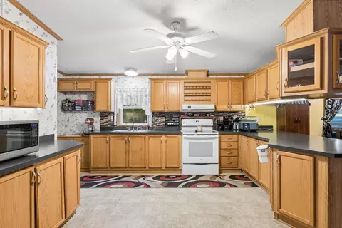Kitchen - 254 Varney Mill Rd, Windham, ME 04062 photo 1 of 4