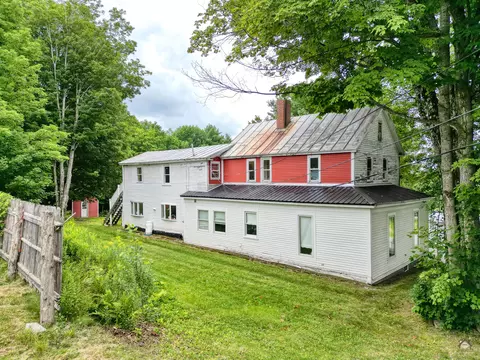 15 Railroad St, Wilton, ME 04294