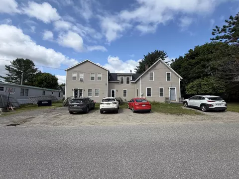 10 Lyons St, Machias, ME 04654