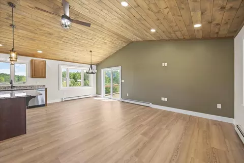 Living - 130 River Rd, Biddeford, ME 04005 photo 2 of 5