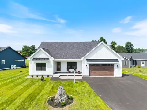 10 Magnolia Dr, Old Orchard Beach, ME 04064