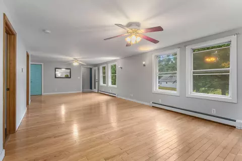 Living - 32 Grant Rd, Freeport, ME 04032 photo 3 of 4