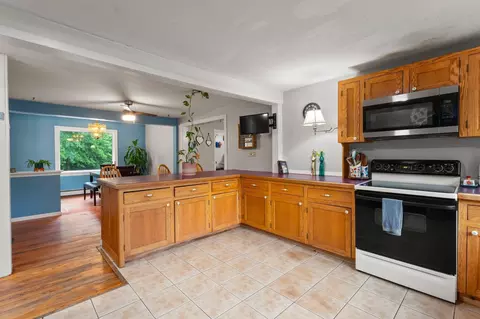 Kitchen - 32 Grant Rd, Freeport, ME 04032 photo 2 of 4