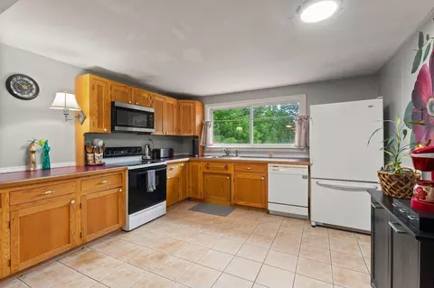 Kitchen - 32 Grant Rd, Freeport, ME 04032 photo 1 of 4