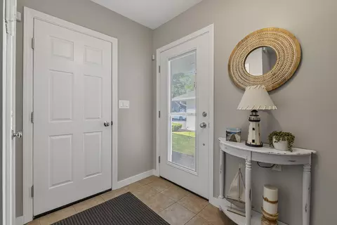 Entry Way - 52 Dunelawn Dr #15, Ogunquit, ME 03907 photo 1 of 7