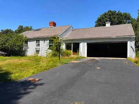 199 Falmouth Rd, Falmouth, ME 04105