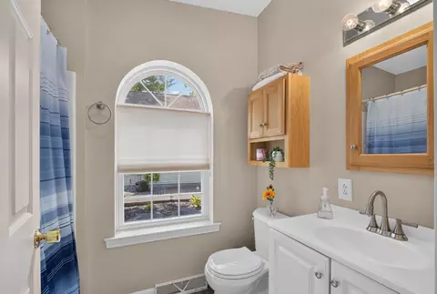 Bath - 1617 Pine Dr, Casco, ME 04015 photo 1 of 2